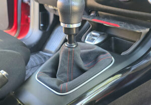 Alfa Romeo Giulietta Alcantara Gear Knob & Handbrake Gaiter Set, Red Stitch